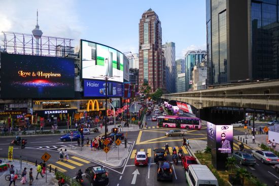Höhepunkte Malaysias ab Kuala Lumpur: Kuala Lumpur View from monorail station at Bukit Bintang