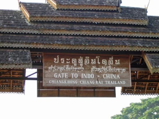 Au fil du Mékong cap sur Luang Prabang de Chiang Mai: Chiang Khong: Border Thailand Laos