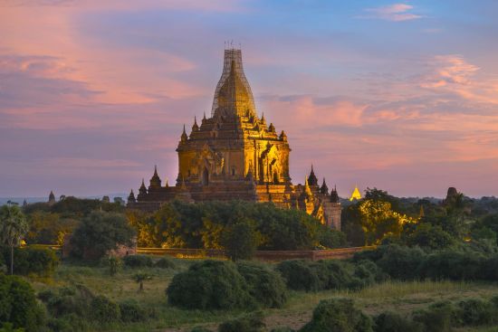 Le pays doré de Yangon: facilities: Bagan Wonderful sunrise with Htilominlo Temple