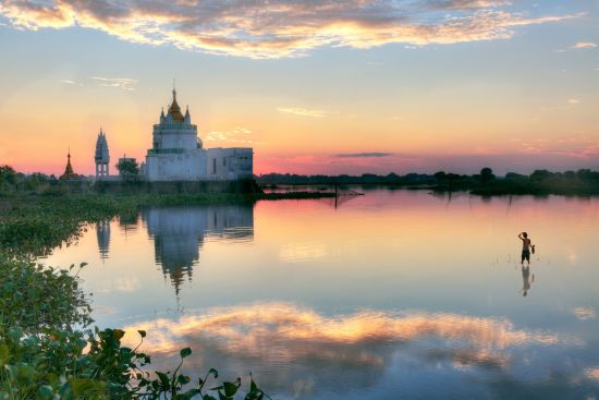 Le pays doré de Yangon: Mandalay Amarapura Buddhist Temple