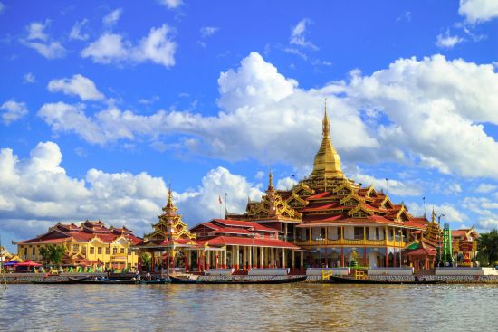 Mythes et légendes du Myanmar de Yangon: Inle Lake Phaung Daw Oo Pagoda