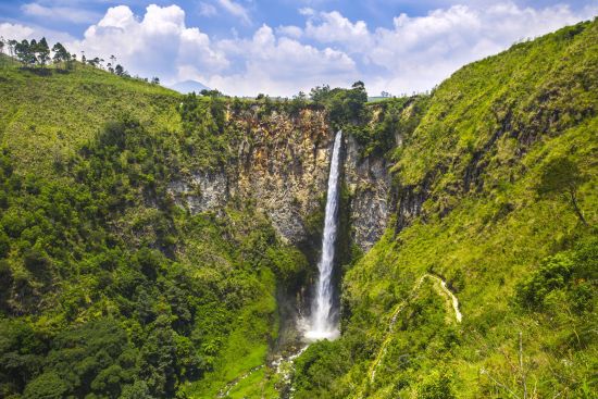 Sumatra Überlandreise ab Medan: Sumatra Sipiso-piso waterfall