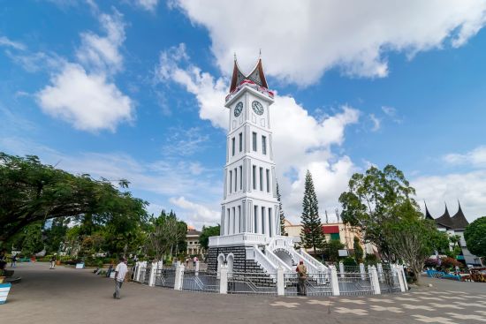 Sumatra Überlandreise ab Medan: Sumatra Bukittinggi Clock Tower