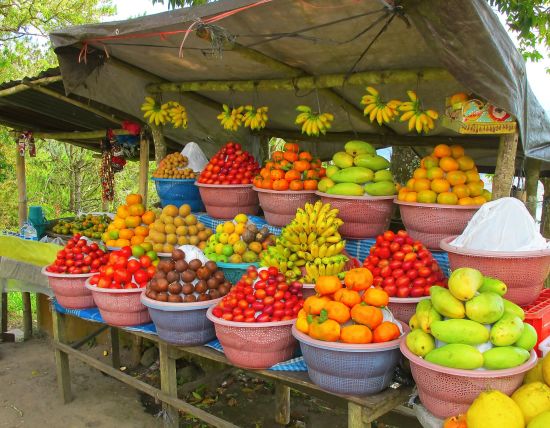 Erlebnisreiches Bali ab Südbali: Bali Open air fruit market in a village
