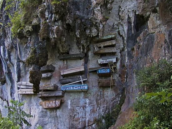 Circuit au nord de Luzon incluant une randonnée à Batad de Manille: Luzon Sagada hanging coffins