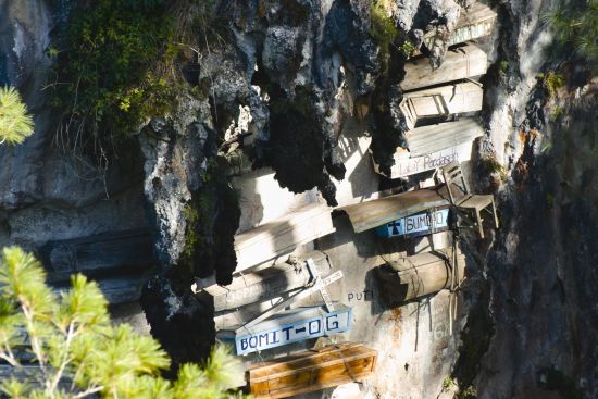Circuit au nord de Luzon incluant une randonnée à Batad de Manille: Luzon Sagada hanging coffins