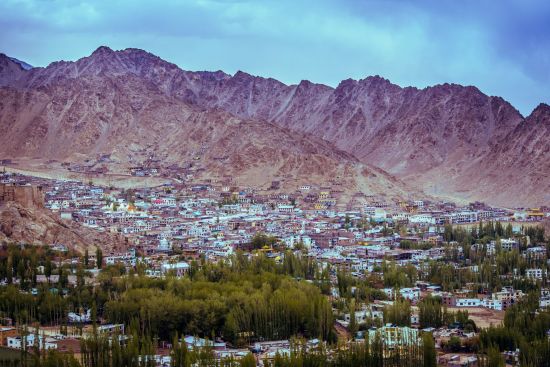 Les montagnes spectaculaires de Ladakh de Leh: Leh