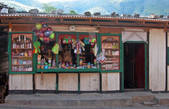 Im Land des Donnerdrachens ab Paro: Bhutan Shop