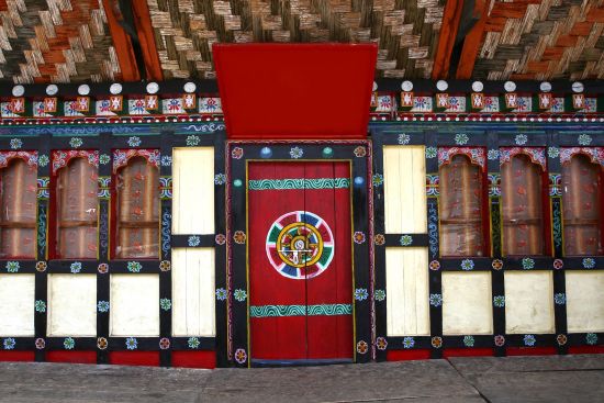 Bhoutan - pays et légendes de Paro: Traditional doors and windows