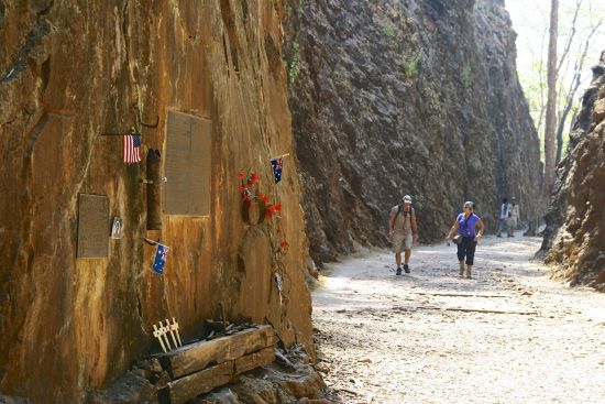River Kwai Soft Adventure & Elefanten Erlebnis ab Bangkok: activities: Hellfire Pass