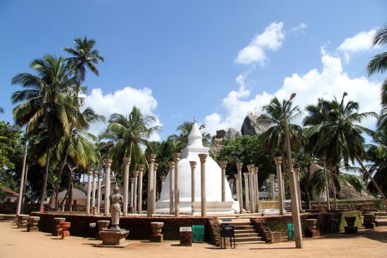 L’éclat du Sri Lanka avec Uga de Colombo: Anuradhapura: Ambasthala dagaba near rock in Mihintale