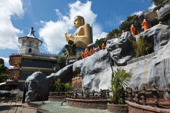 Le Sri Lanka pour les fins connaisseurs de Colombo: Dambulla: Gold Buddha temple  