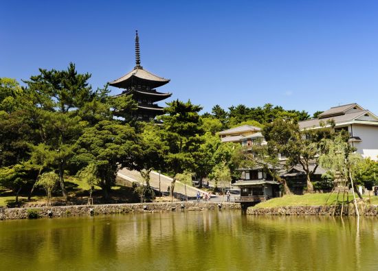 Circuit en groupe «Au royaume de la déesse du soleil» de Kyoto: Nara Kofuku-ji temple 