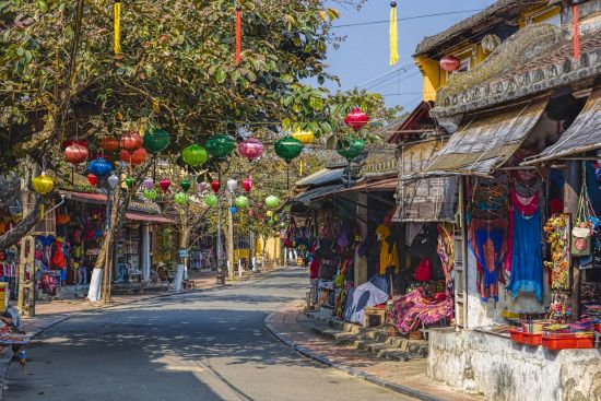 Le Vietnam pour les fins connaisseurs de Hanoi: Hoi An Colorful Street with Shops