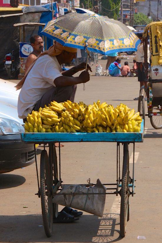 Die Tempel von Odisha ab Bhubaneswar: Banana Seller in Puri