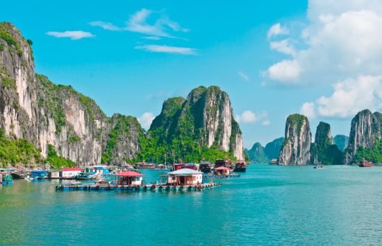 Grosse Indochina Reise ab Hanoi: Halong Bay: Floating village