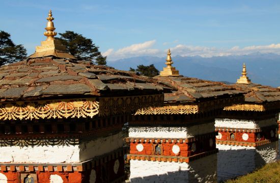 En route sur le Trans Bhutan Trail de Paro: Dochu La Pass Chortens