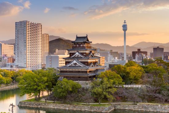 Höhepunkte Japans ab Tokio: Hiroshima cityscape at the castle