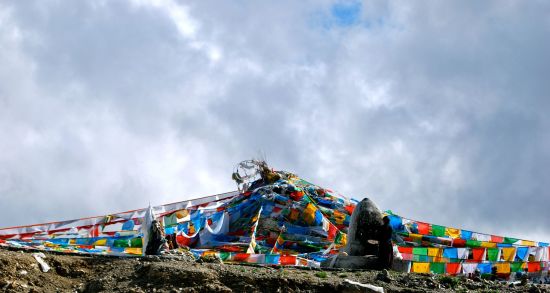 Die Magie Tibets - Basisprogramm ab Lhasa: Tibetan prayer flags