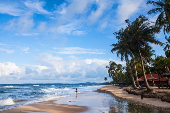 Grenzenlose Faszination bis Phu Quoc ab Siem Reap: Paradise beach at sunset in Dinh Cau pagodas Phu Quoc island