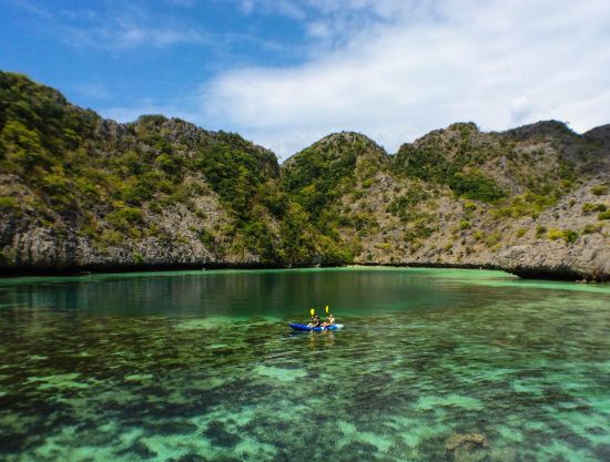 Segeltörn im paradiesischen Mergui Archipel ab Kawthaung: Raja Laut kayaking on the crystal green waters of Mergui islands