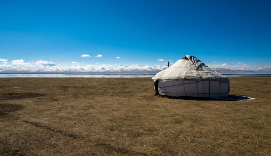 Sur les traces de Marco Polo le long de la route de la Soie de Pékin: Son Kul Lake
