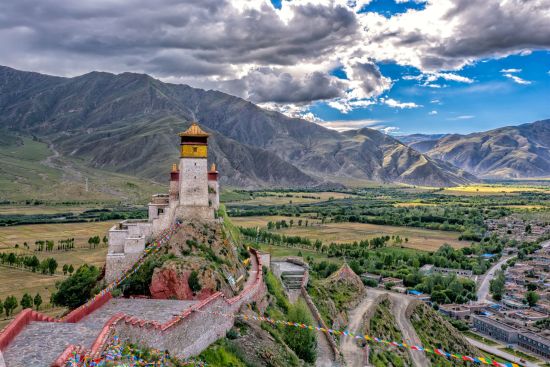 Die Magie Tibets - Basis & Tsetang Verlängerung ab Lhasa: Yumbu Lha Khang Palace, the First Royal Palace in Tibet