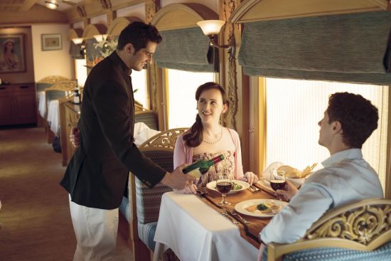 «The Deccan Odyssey» - Die Pracht Maharashtras ab Mumbai: Service on Deccan Odyssey 1