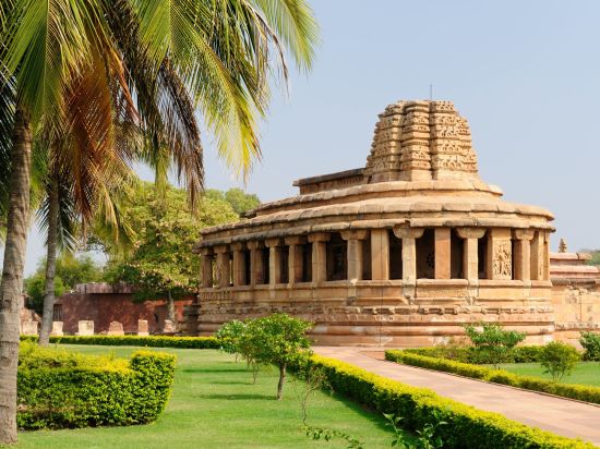 «The Deccan Odyssey» - Les Joyaux du Deccan de Mumbai: Aihole village near Badami