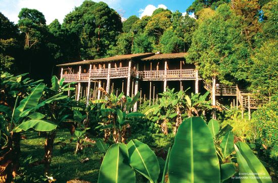 Höhepunkte Borneos mit Option "Brunei" ab Kuching: Traditional Longhouse