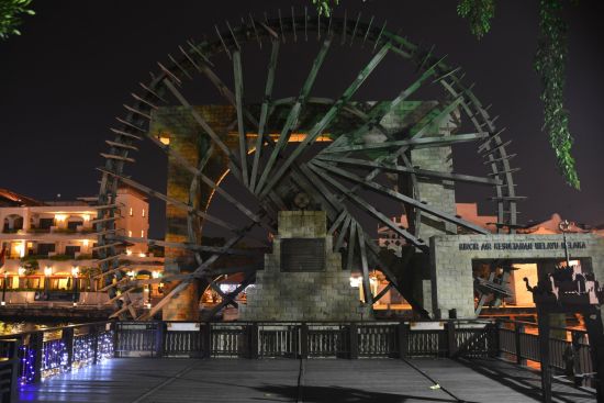 Höhepunkte Malaysias mit Option "Belum Rainforest" ab Kuala Lumpur: Malacca: Ancient Wooden Water Wheel