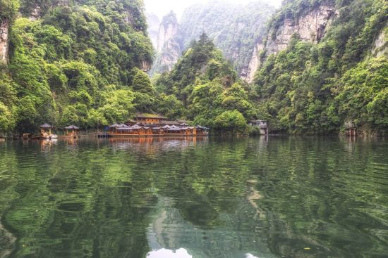 Märchenhaftes Südchina ab Shanghai: Zhangjiajie Baofeng Lake at Wulingyuan scenic area