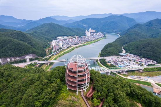 Circuit en voiture de location «L'éclat de la Corée du Sud» de Séoul: Skywalk Observatory and Namhangang River in Danyang