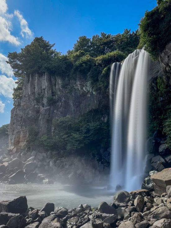 Les hauts lieux de la Corée du Sud de Séoul: Stunning Jeongbang waterfall