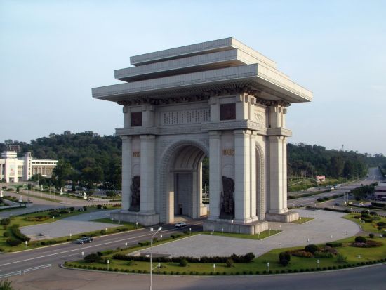 Circuit compact en Corée du Nord de Pyongyang: Pyongyang Arch of Triumph
