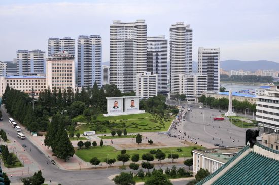 Circuit compact en Corée du Nord de Pyongyang: Pyongyang Blick vom Grossen Studienpalast des Volkes
