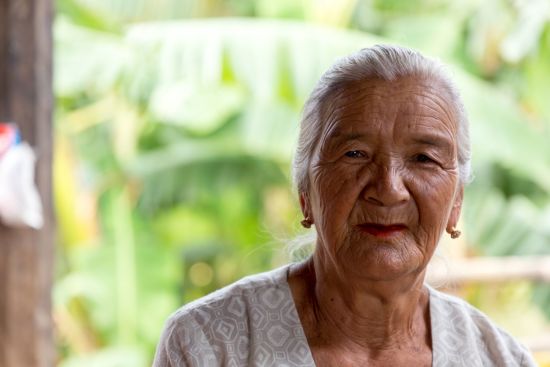 Ursprüngliches Myanmar ab Yangon: Sagar Lake Beautiful Old Shan Woman
