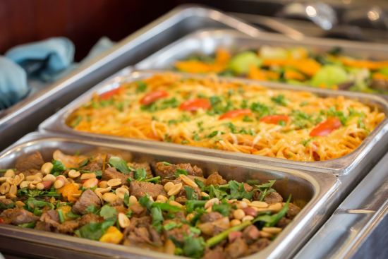 Croisières dans la baie de Halong avec «Bhaya Classic» de Hanoi: f&b: Buffet Lunch