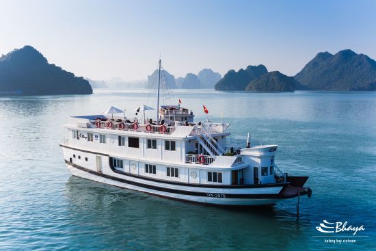 Halong Bucht Kreuzfahrten mit «Bhaya Premium» ab Hanoi: exterior: Boat