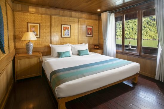 Croisières dans la baie de Halong avec «Bhaya Premium» de Hanoi: room: Bhaya Legend | Premium Balcony Cabin