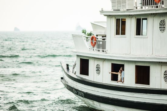 Croisières dans la baie de Halong avec «Bhaya Premium» de Hanoi: exterior: Ship 