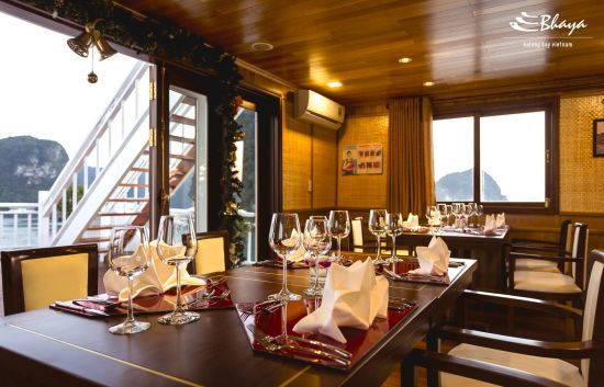 Croisières dans la baie de Halong avec «Bhaya Premium» de Hanoi: f&b: Restaurant