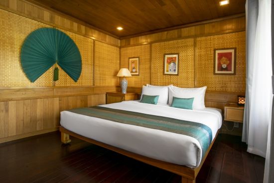 Croisières dans la baie de Halong avec «Bhaya Premium» de Hanoi: room: Bhaya Legend | Premium Balcony Cabin