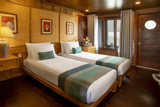 Croisières dans la baie de Halong avec «Bhaya Premium» de Hanoi: room: Bhaya Legend | Premium Balcony Cabin