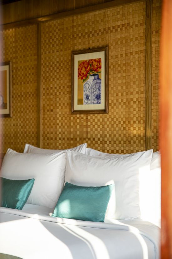 Croisières dans la baie de Halong avec «Bhaya Premium» de Hanoi: room: Bhaya Legend | Premium Balcony Cabin