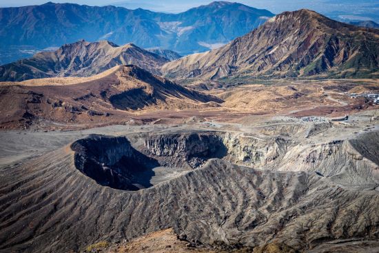 Circuit en voiture de location «Kyushu sauvage» de Fukuoka: A view of the crater from the top of Mt. Aso