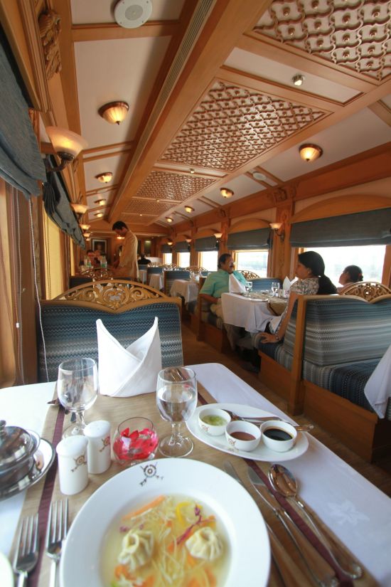 «The Deccan Odyssey» - Les Joyaux du Deccan de Mumbai: Deccan Odyssey - Restaurant