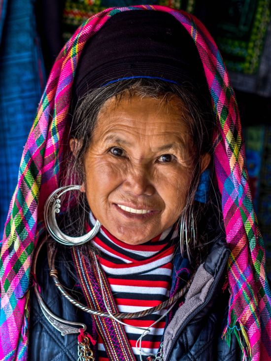 Abenteuer Sapa «Hiking & Biking Package» ab Hanoi: Sapa: Black Hmong woman