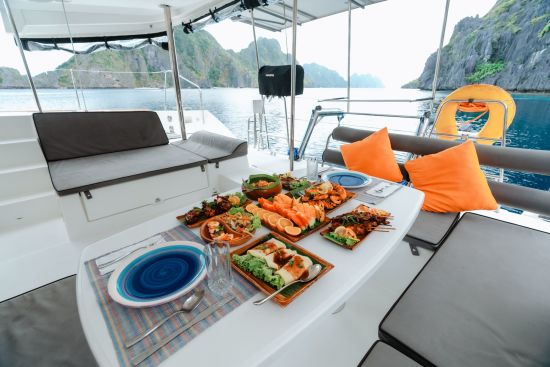 Privater Katamaran im Inselparadies ab Palawan: f&b: El Nido Yachting Club