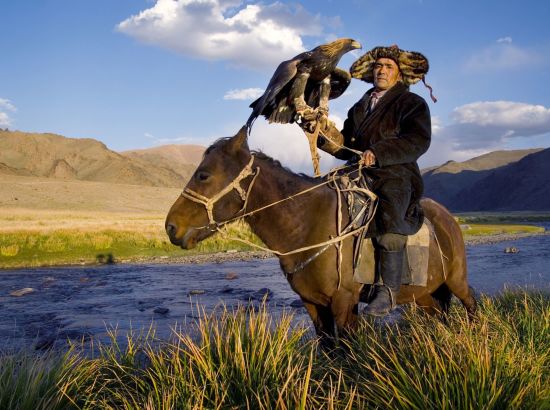 Leserreise SonntagZeitung und Berner Zeitung - Faszination Seidenstrasse de Tachkent: Hunter with an eagle